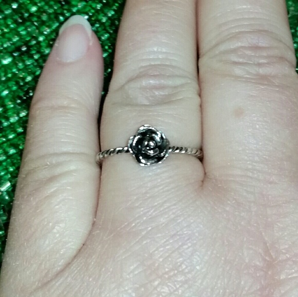 Sterling Silver .925 Rose Rope style Ring - Picture 4 of 6